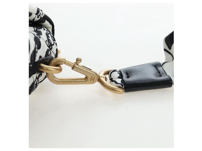 Borsa a tracolla con catena CHANEL Matelasse Satin 2way White Gold CC Auth 195250M Bianco D'oro - vista 16