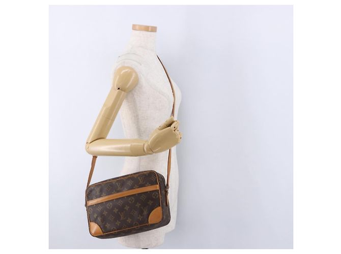 LOUIS VUITTON Monogram Trocadero 27 Shoulder Bag M51274 LV Auth 195361 Monogramma - vista 23