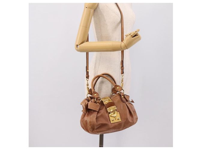 Borsa a mano in pelle Miu Miu con nastro 2 in 1 marrone oro Auth 195137V D'oro - vista 25