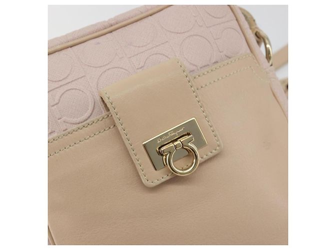 Bolso de hombro Salvatore Ferragamo Gancini de piel rosa y oro Auth 194244A Dorado - vista 18
