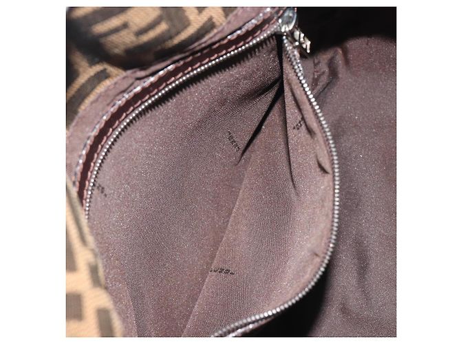 Borsa a tracolla FENDI Zucca Canvas Mamma Baguette Marrone Argento Auth 195494V - vista 24