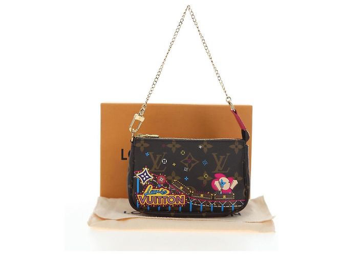 LOUIS VUITTON Monogram Vivienne Mini Pochette Accessoires M69752 LV Auth 195027M Monograma - vista 12