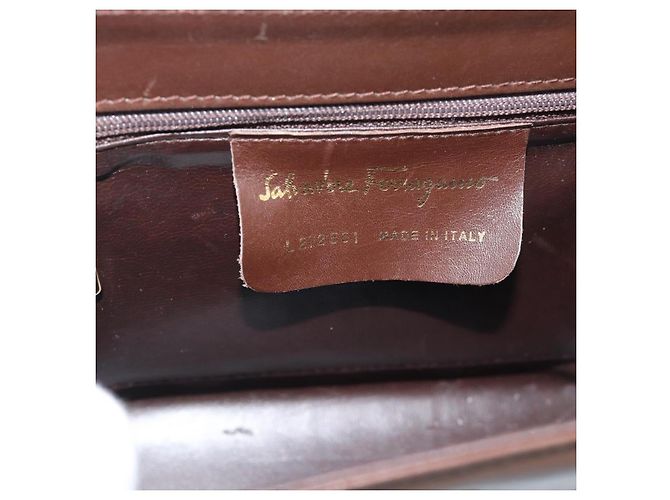 Borsa a spalla con catena Salvatore Ferragamo in pelle marrone scuro oro Auth 195566 - vista 12