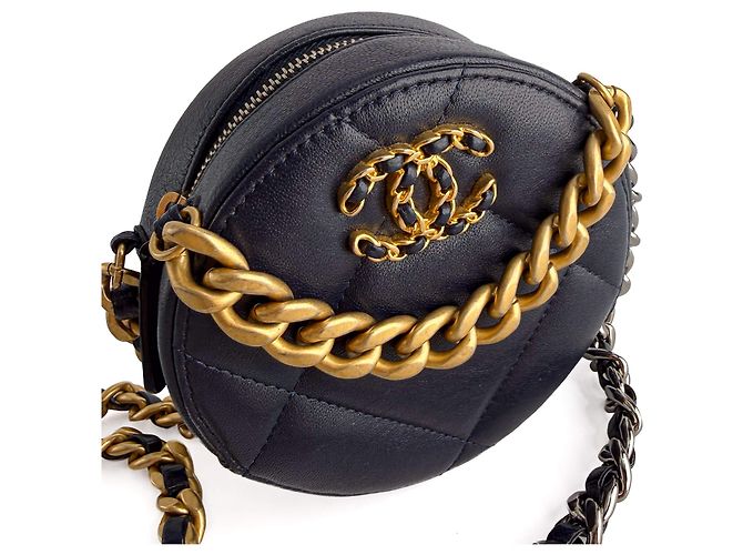 Clutch CHANEL 19 Rotonda in Pelle di Agnello Matelassé con Catena Navy - vista 3