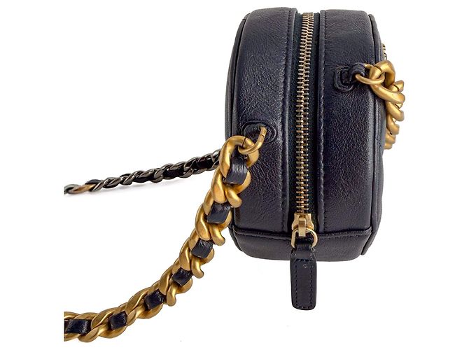 Clutch CHANEL 19 Rotonda in Pelle di Agnello Matelassé con Catena Navy - vista 4