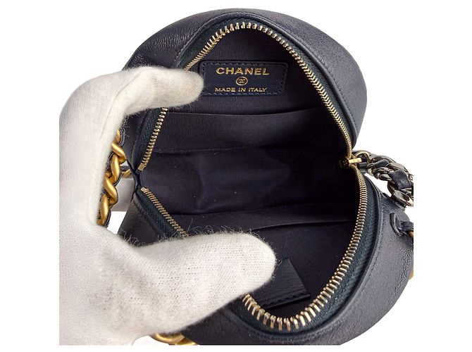 Clutch CHANEL 19 Rotonda in Pelle di Agnello Matelassé con Catena Navy - vista 8