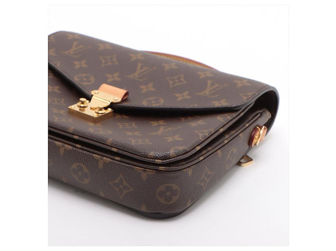 Louis Vuitton Pochette Metis Canvas Flap Crossbody Monogram Marrone - vista 3