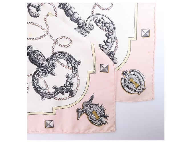 Bufanda de seda Carré 90 "LES CLES" de Hermès en rosa - vista 2