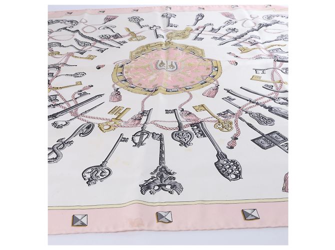 Bufanda de seda Carré 90 "LES CLES" de Hermès en rosa - vista 4