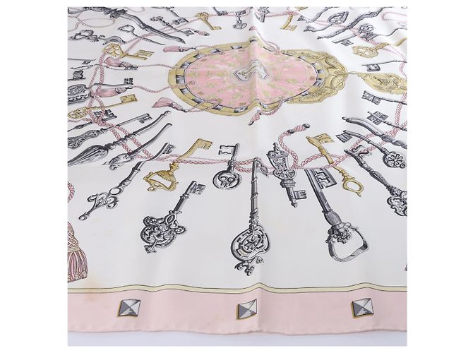 Bufanda de seda Carré 90 "LES CLES" de Hermès en rosa - vista 5