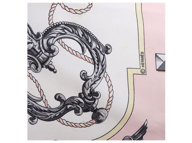 Bufanda de seda Carré 90 "LES CLES" de Hermès en rosa - vista 8