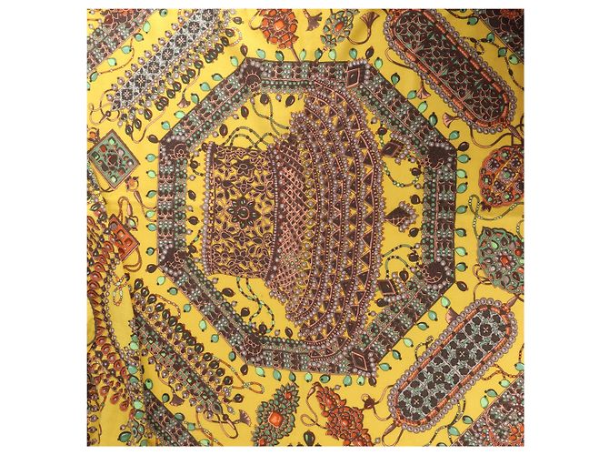 Hermès "PARURES DES MAHARAJAS" Stole Cashmere & Silk Carré Géant 140 Giallo - vista 13