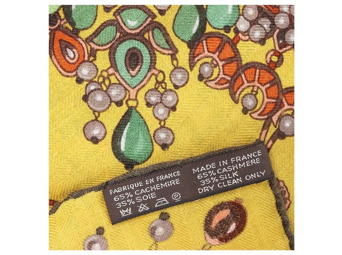 Hermès "PARURES DES MAHARAJAS" Stole Cashmere & Silk Carré Géant 140 Giallo - vista 16