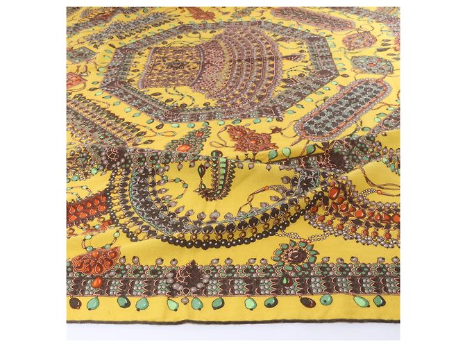 Hermès "PARURES DES MAHARAJAS" Stole Cashmere & Silk Carré Géant 140 Giallo - vista 4