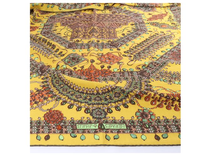 Hermès "PARURES DES MAHARAJAS" Stole Cashmere & Silk Carré Géant 140 Giallo - vista 7