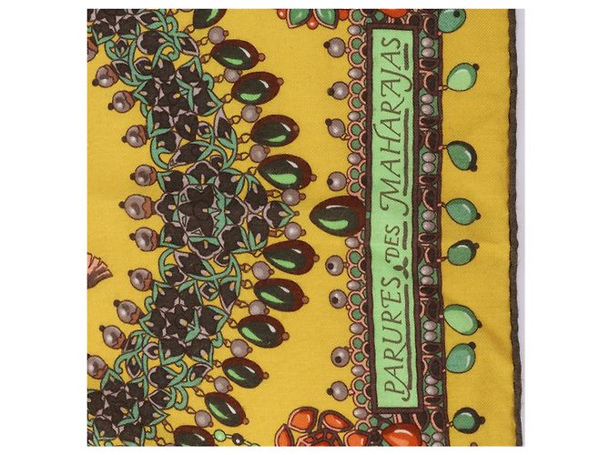 Hermès "PARURES DES MAHARAJAS" Stole Cashmere & Silk Carré Géant 140 Giallo - vista 9