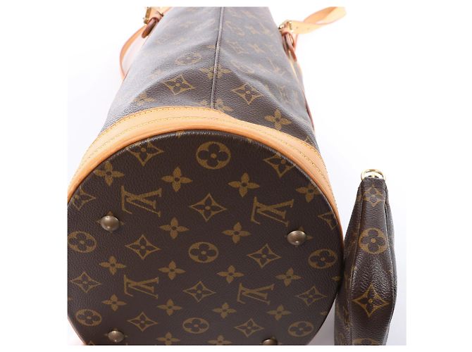 Borsa a tracolla Louis Vuitton Bucket GM Monogram Canvas in marrone Beige - vista 11