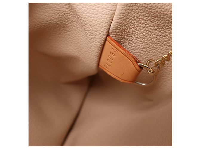 Borsa a tracolla Louis Vuitton Bucket GM Monogram Canvas in marrone Beige - vista 16