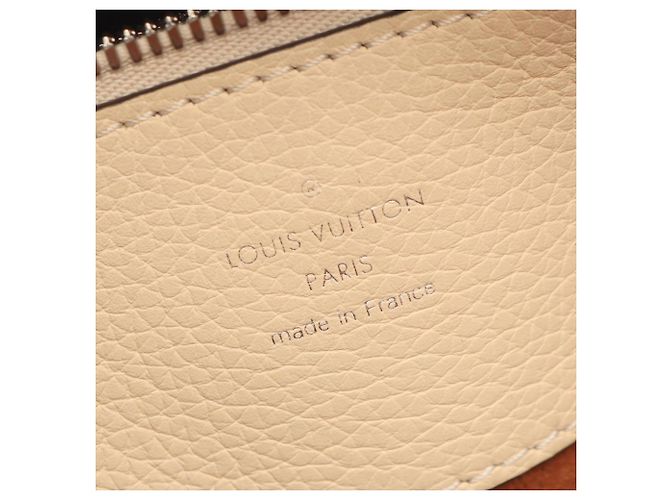 Bolso de mano Louis Vuitton Bella Tote Beige - vista 4
