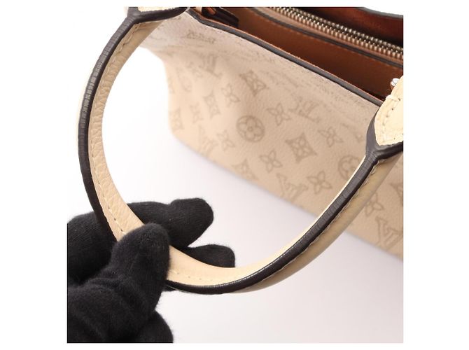 Bolso de mano Louis Vuitton Bella Tote Beige - vista 9