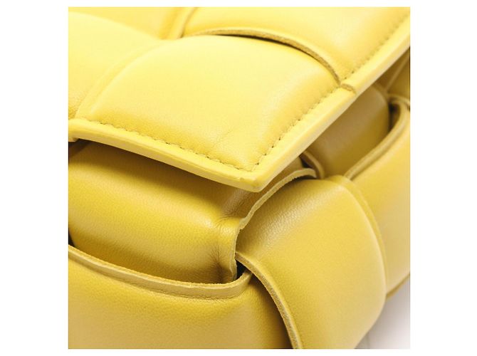 Bottega Veneta Borsa a tracolla Small Padded Cassette Giallo - vista 8