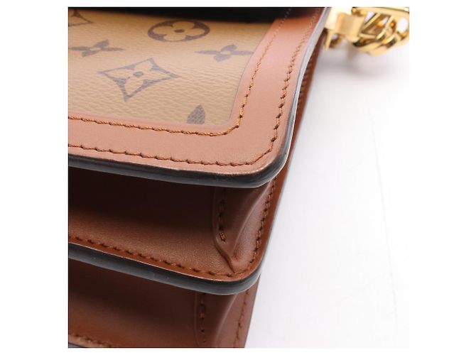 Borsa a tracolla Louis Vuitton Dauphine MM Marrone Beige Monogramma - vista 6