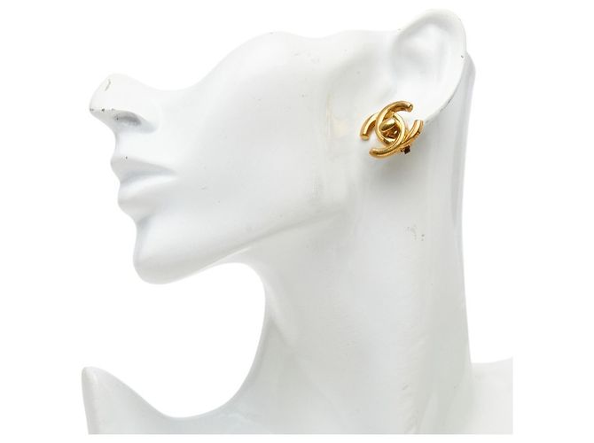 Timeless Orecchini vintage Chanel Coco Mark Turnlock Motif D'oro - vista 4