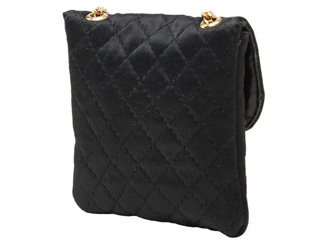 Borsa pochette Chanel Matelassé Coco Mark Mini Chain in raso nero - vista 2