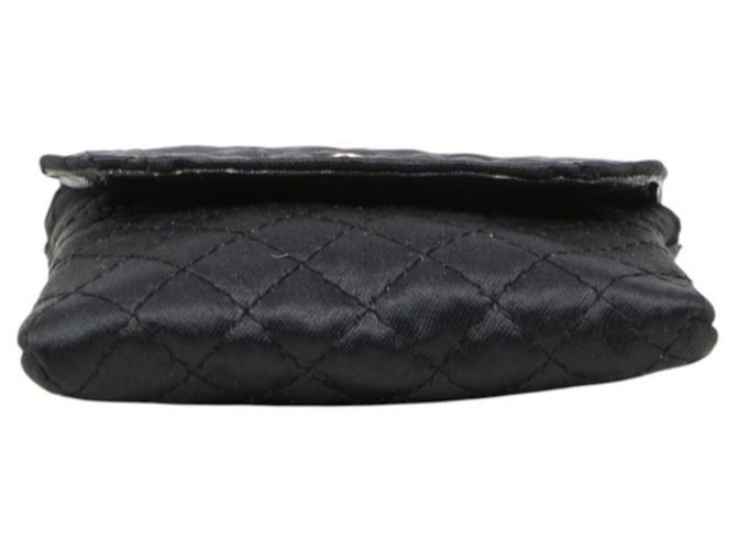 Borsa pochette Chanel Matelassé Coco Mark Mini Chain in raso nero - vista 3