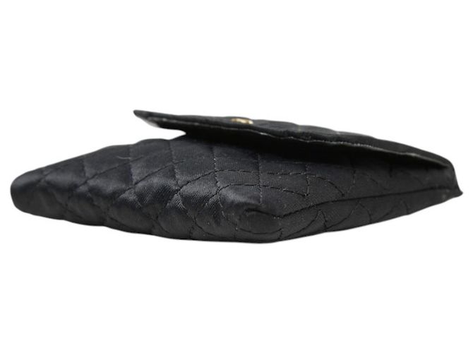 Borsa pochette Chanel Matelassé Coco Mark Mini Chain in raso nero - vista 5