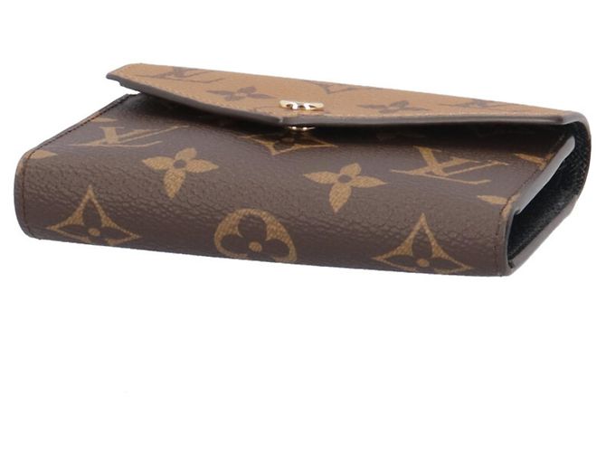 Louis Vuitton Portefeuille Victorine Tri-fold Wallet Marrone - vista 4
