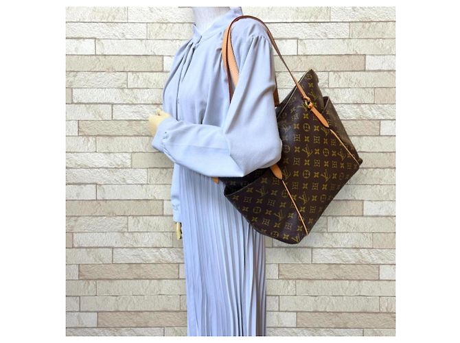 Borsa Tote Louis Vuitton Totally MM Monogram Marrone - vista 2