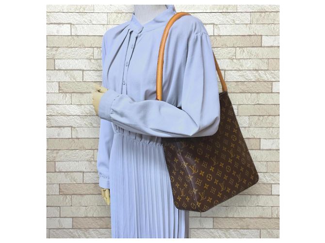 Borsa a tracolla Louis Vuitton Looping GM Monogram Marrone - vista 2