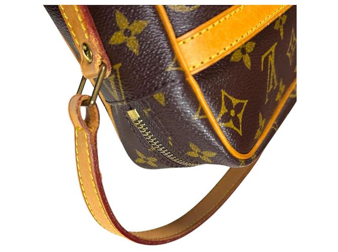 Borsa a tracolla Louis Vuitton Trocadero 27 Monogram Marrone - vista 12