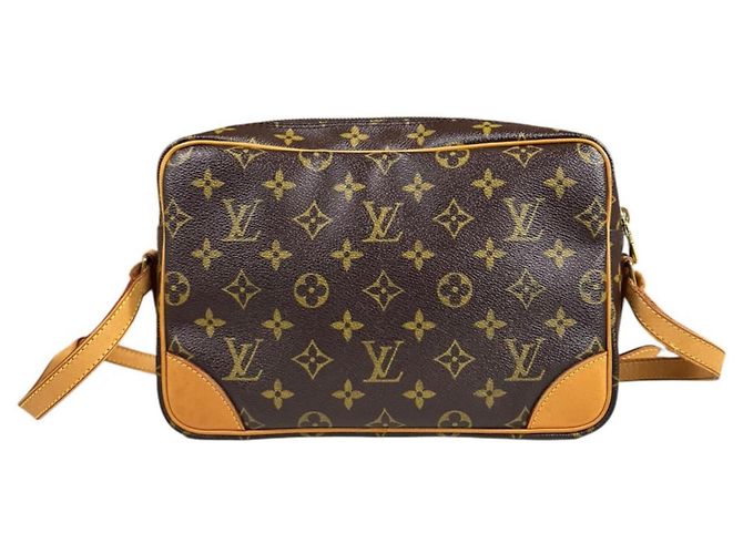 Borsa a tracolla Louis Vuitton Trocadero 27 Monogram Marrone - vista 3