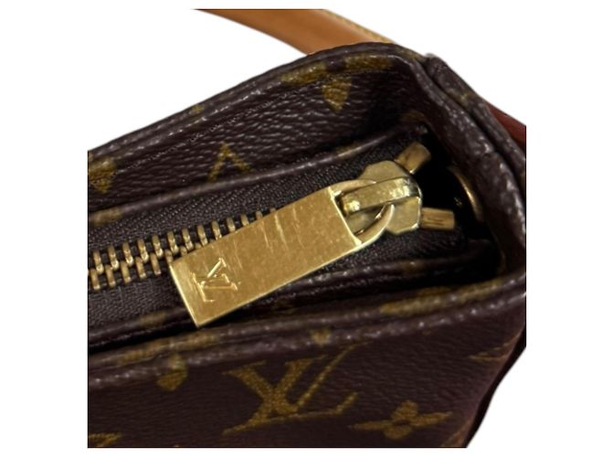 Borsa a tracolla Louis Vuitton Looping MM Monogram Marrone - vista 9