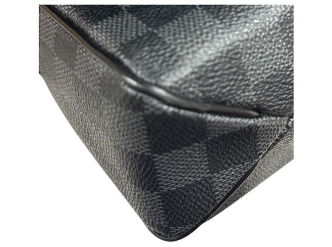 Borsa a tracolla Louis Vuitton District MM Damier Graphite Marrone Nero - vista 11