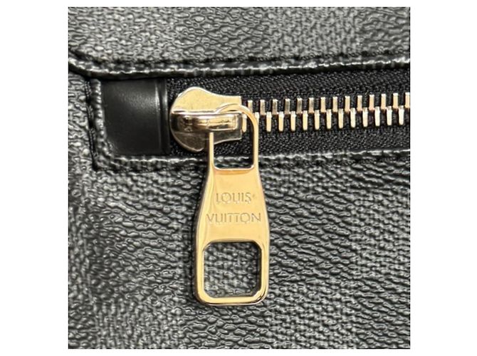 Borsa a tracolla Louis Vuitton District MM Damier Graphite Marrone Nero - vista 14