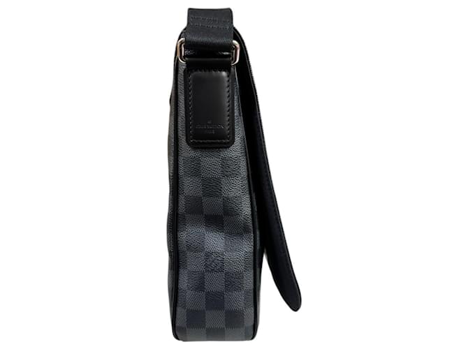 Borsa a tracolla Louis Vuitton District MM Damier Graphite Marrone Nero - vista 4