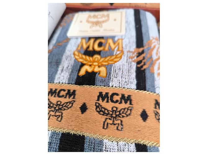 Ensemble de deux serviettes MCM monogramme Marron Noir Blanc Doré Gris - vue 2