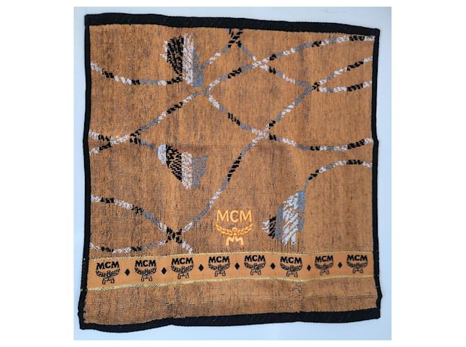 Ensemble de deux serviettes MCM monogramme Marron Noir Blanc Doré Gris - vue 5