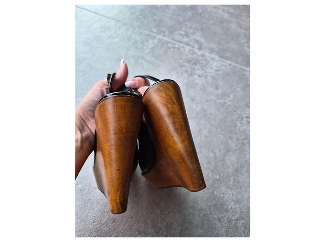 Chloé Keilabsatz-Pumps aus schwarzem Lackleder - Ansicht 7