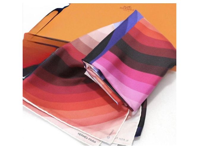 Lenço de seda Hermès "Marcelina" assinado N. Rich-Fernandez Marrom Rosa Vermelho Azul Multicor Roxo - vista 3