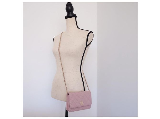 Chanel Wallet on Chain rosa cuero caviar - vista 3