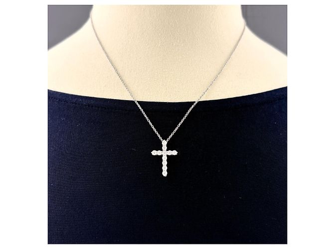 Collar de Cruz de Platino y Diamantes Tiffany & Co. - vista 3