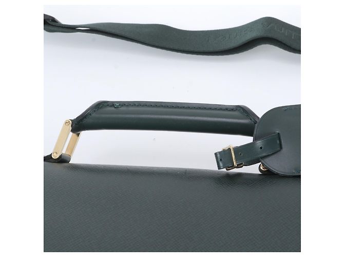 Borsa a tracolla Louis Vuitton Taiga Portable Gibeciere - vista 2