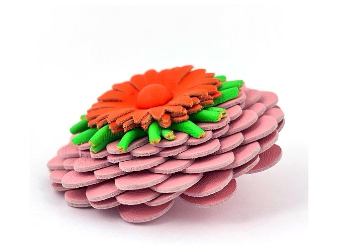 Loewe Bag Charm Stud Flower aus Leder Pink Grün Orange - Ansicht 3
