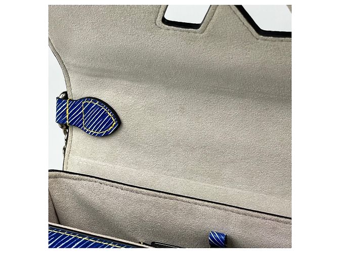 Borsa a tracolla Louis Vuitton Twist MM Blu - vista 7