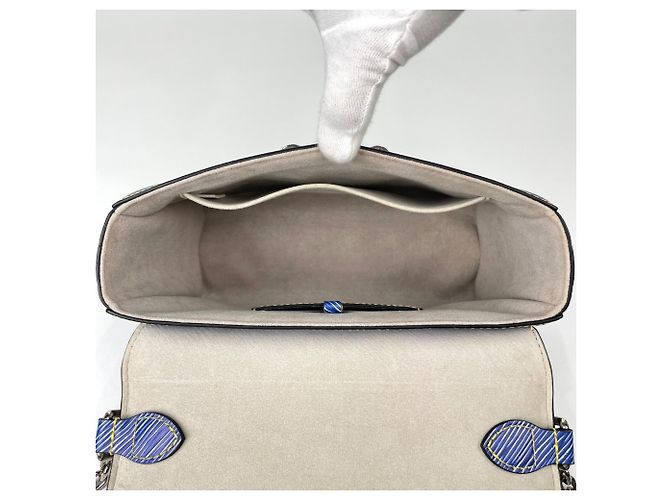 Borsa a tracolla Louis Vuitton Twist MM Blu - vista 8