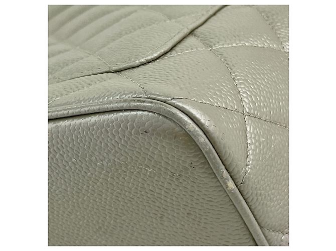 Borsa Tote Chanel Reissue in pelle caviar argento - vista 3